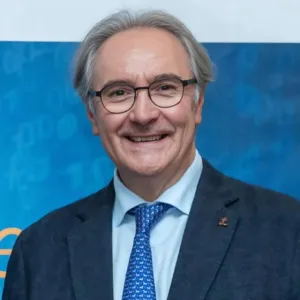Adri&aacute;n Nogales