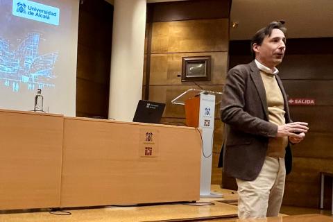 Paco Salcedo, presidente de Microsoft España, acerca la revolución de la IA a los estudiantes de la Universidad de Alcalá de la mano del Colegio