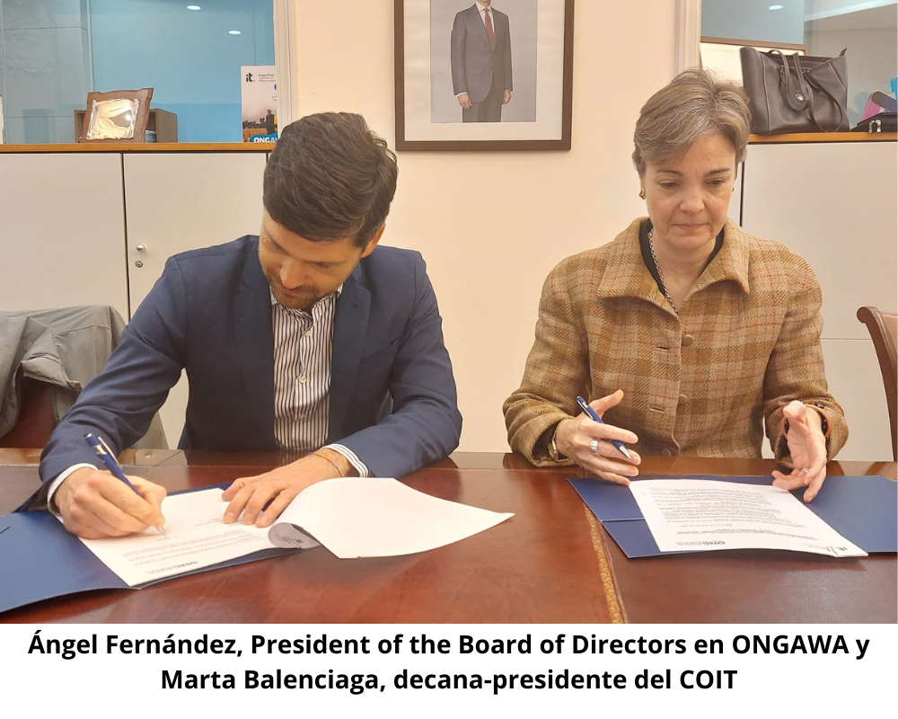 Ángel Fernández, President of the Board of Directors en ONGAWA y Marta Balenciaga, decana-presidente del COIT